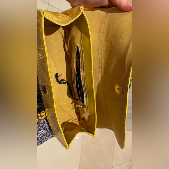 Vintage rare yellow Dolce&Gabbana python skin shoulder bag - Picture 2 of 7